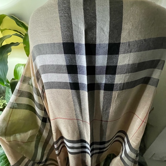 Burberry Cashmere Wrap/Shawl Scarf. - Picture 6 of 15